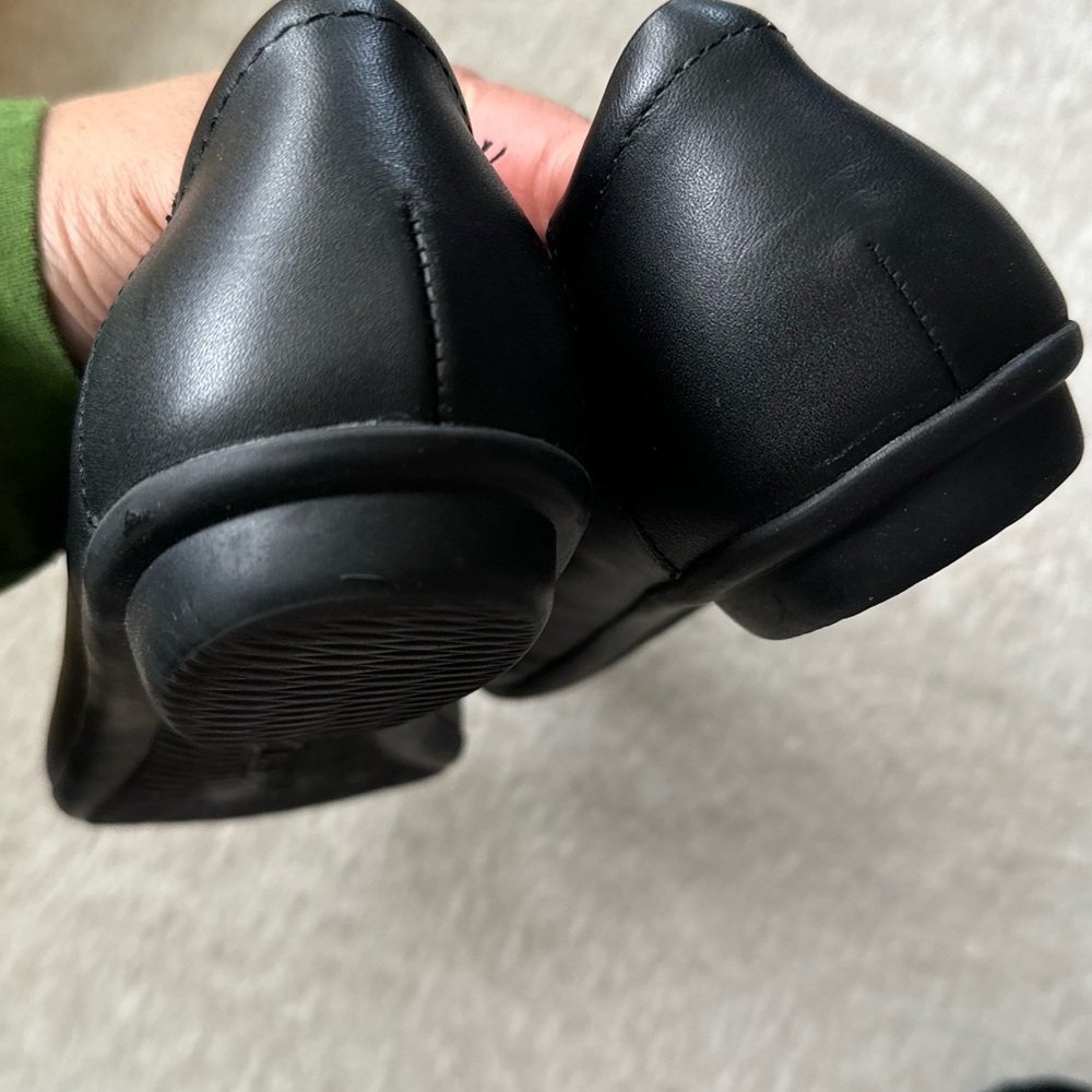 Clarks Women's Black Ballet Flats - Picture 7 of 11